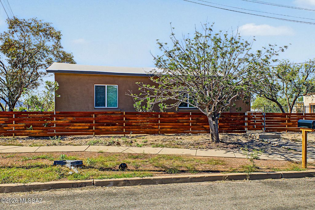 1347 S 7th Avenue, Tucson, AZ 85713