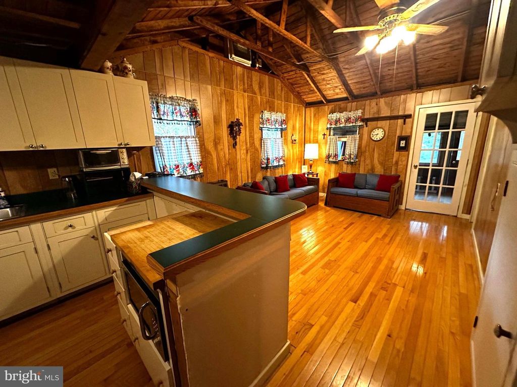 1285 NURSERY RD #20, GREEN LANE, PA 18054 — exterior