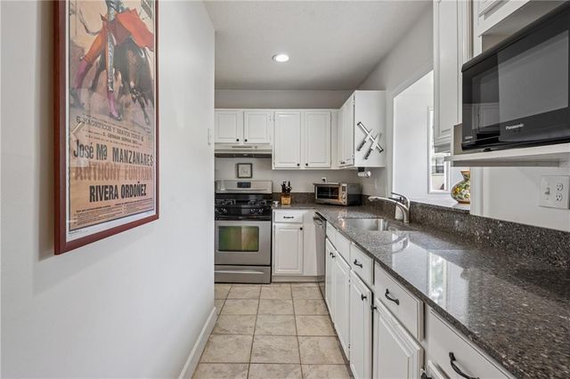 1771 Defoor NW Avenue D, Atlanta, GA 30318