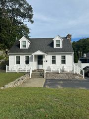 1110 Poquonnock Road, Groton, CT 06340