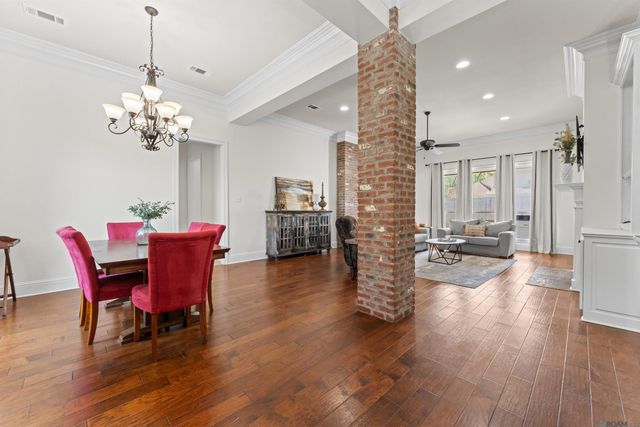 14532 Oak Path Dr, Prairieville, LA 70769