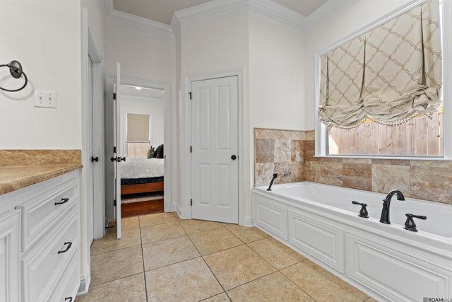 14532 Oak Path Dr, Prairieville, LA 70769