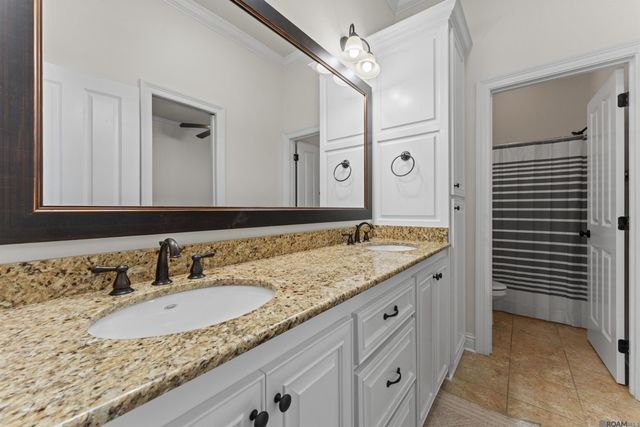 14532 Oak Path Dr, Prairieville, LA 70769