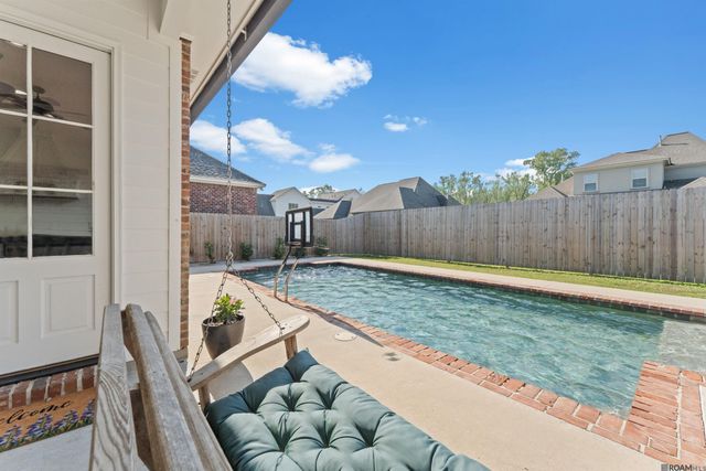 14532 Oak Path Dr, Prairieville, LA 70769