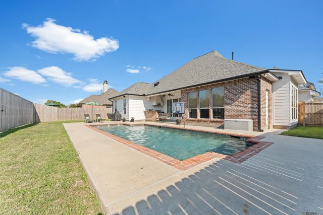 14532 Oak Path Dr, Prairieville, LA 70769