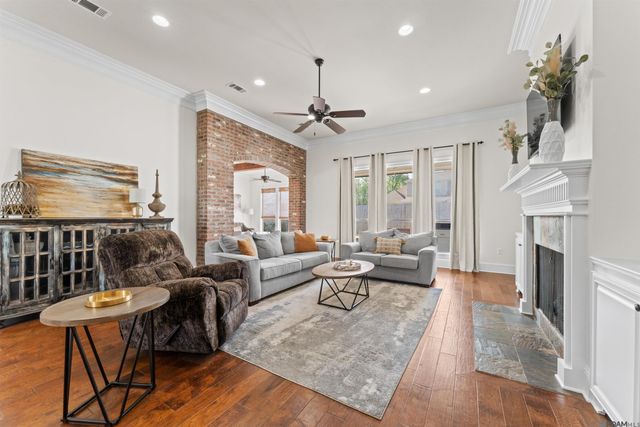 14532 Oak Path Dr, Prairieville, LA 70769