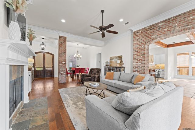 14532 Oak Path Dr, Prairieville, LA 70769