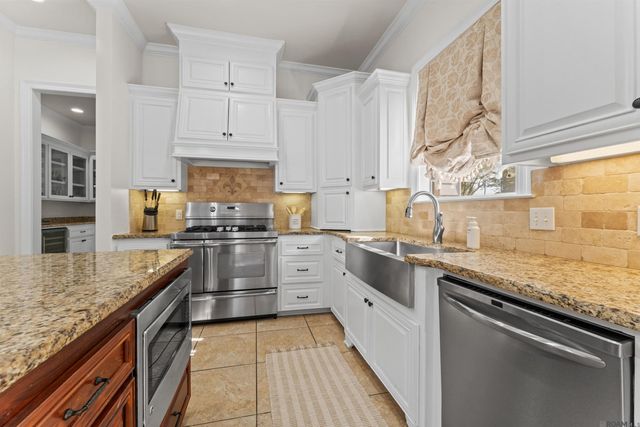 14532 Oak Path Dr, Prairieville, LA 70769