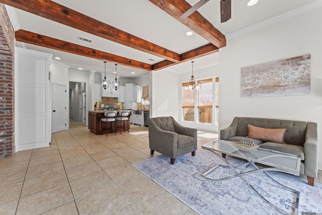 14532 Oak Path Dr, Prairieville, LA 70769