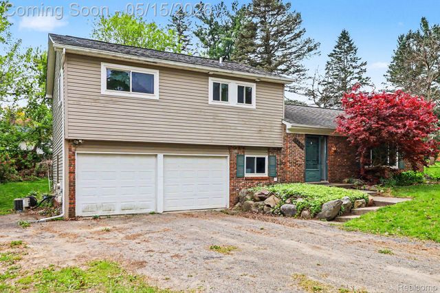 11465 Cedar Island Road, White Lake Charter Township, MI 48386