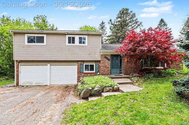 11465 Cedar Island Road, White Lake Charter Township, MI 48386