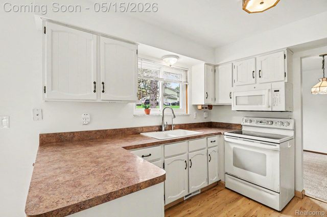 11465 Cedar Island Road, White Lake Charter Township, MI 48386