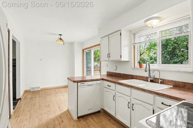 11465 Cedar Island Road, White Lake Charter Township, MI 48386