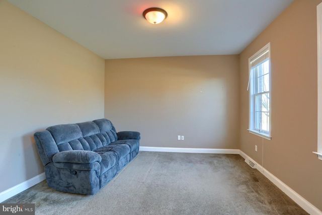 1563 WINSFORD LN, York, PA 17404