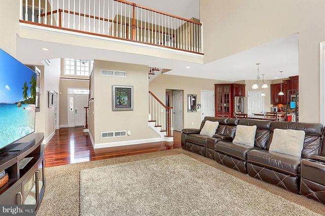 1563 WINSFORD LN, York, PA 17404