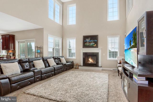 1563 WINSFORD LN, York, PA 17404