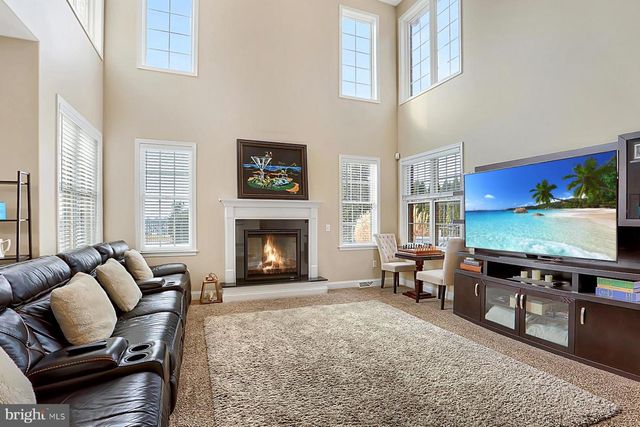 1563 WINSFORD LN, York, PA 17404