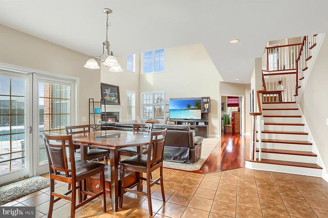 1563 WINSFORD LN, York, PA 17404