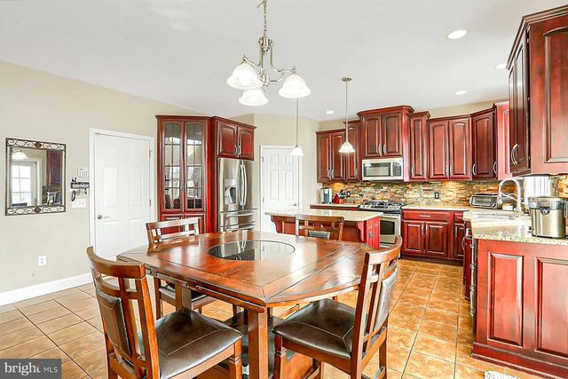 1563 WINSFORD LN, York, PA 17404