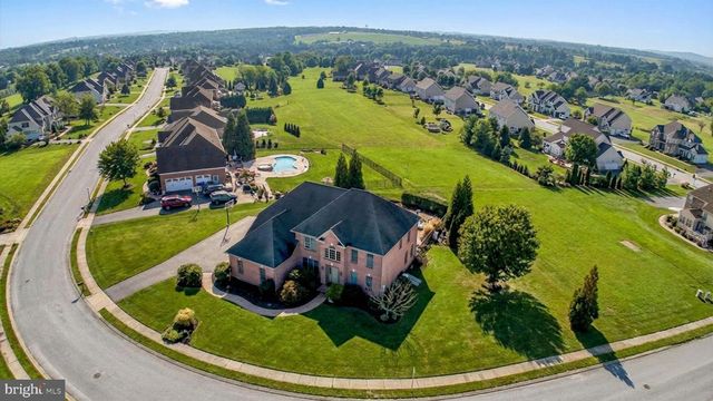 1563 WINSFORD LN, York, PA 17404