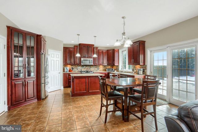 1563 WINSFORD LN, York, PA 17404