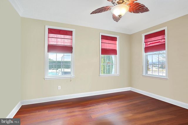 1563 WINSFORD LN, York, PA 17404