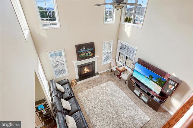 1563 WINSFORD LN, York, PA 17404