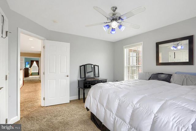 1563 WINSFORD LN, York, PA 17404