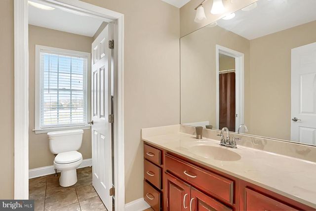 1563 WINSFORD LN, York, PA 17404