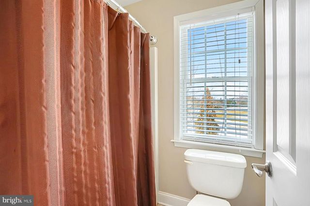 1563 WINSFORD LN, York, PA 17404