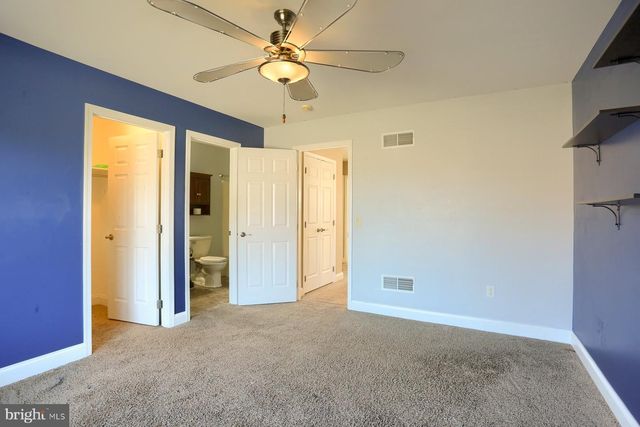 1563 WINSFORD LN, York, PA 17404