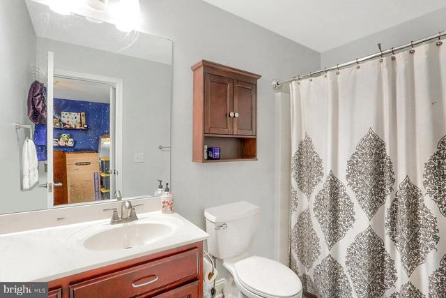 1563 WINSFORD LN, York, PA 17404