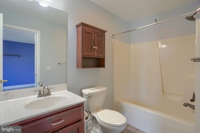 1563 WINSFORD LN, York, PA 17404