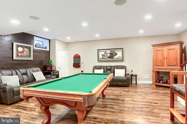 1563 WINSFORD LN, York, PA 17404