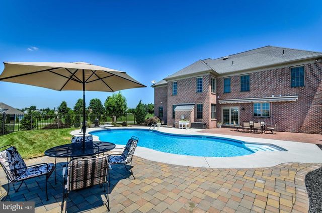 1563 WINSFORD LN, York, PA 17404