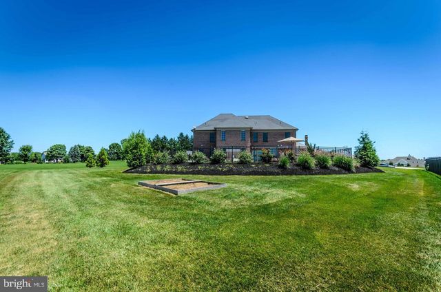 1563 WINSFORD LN, York, PA 17404