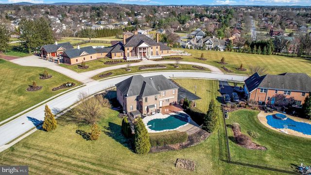 1563 WINSFORD LN, York, PA 17404