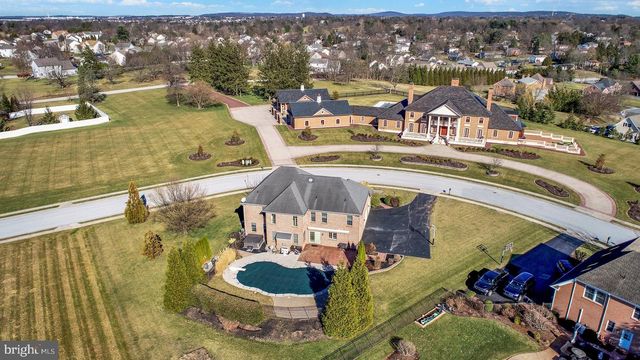 1563 WINSFORD LN, York, PA 17404