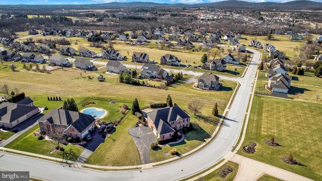 1563 WINSFORD LN, York, PA 17404