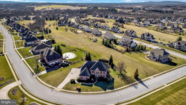 1563 WINSFORD LN, York, PA 17404