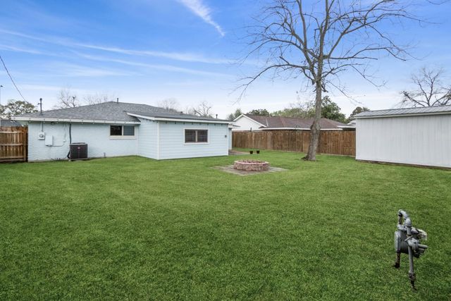 901 Luella Avenue, Deer Park, TX 77536