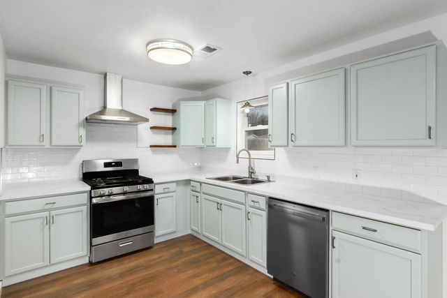 901 Luella Avenue, Deer Park, TX 77536