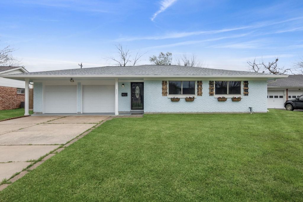 901 Luella Avenue, Deer Park, TX 77536