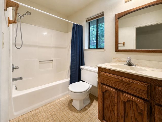 4331 Mountain Lake Ct, Pollock Pines, CA 95726