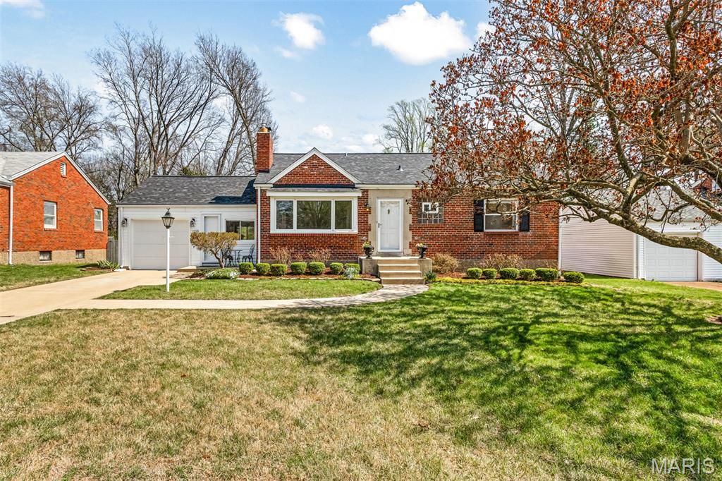 1218 Culverhill Drive, Webster Groves, MO 63119