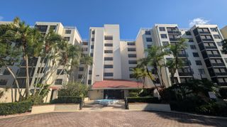 105 Lake Emerald 810, Oakland Park, FL 33309