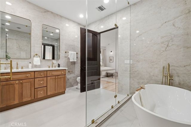 22953 Oxnard Street, Woodland Hills, CA 91367