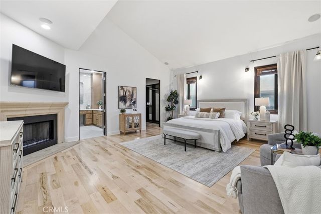 22953 Oxnard Street, Woodland Hills, CA 91367