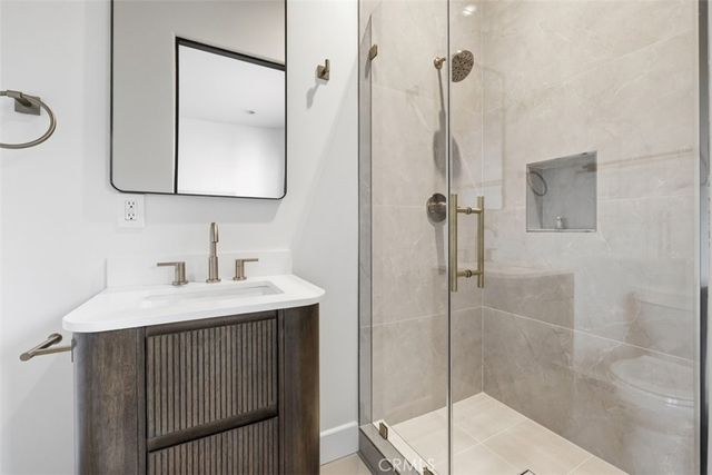 22953 Oxnard Street, Woodland Hills, CA 91367