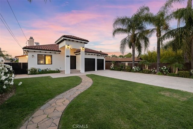 22953 Oxnard Street, Woodland Hills, CA 91367